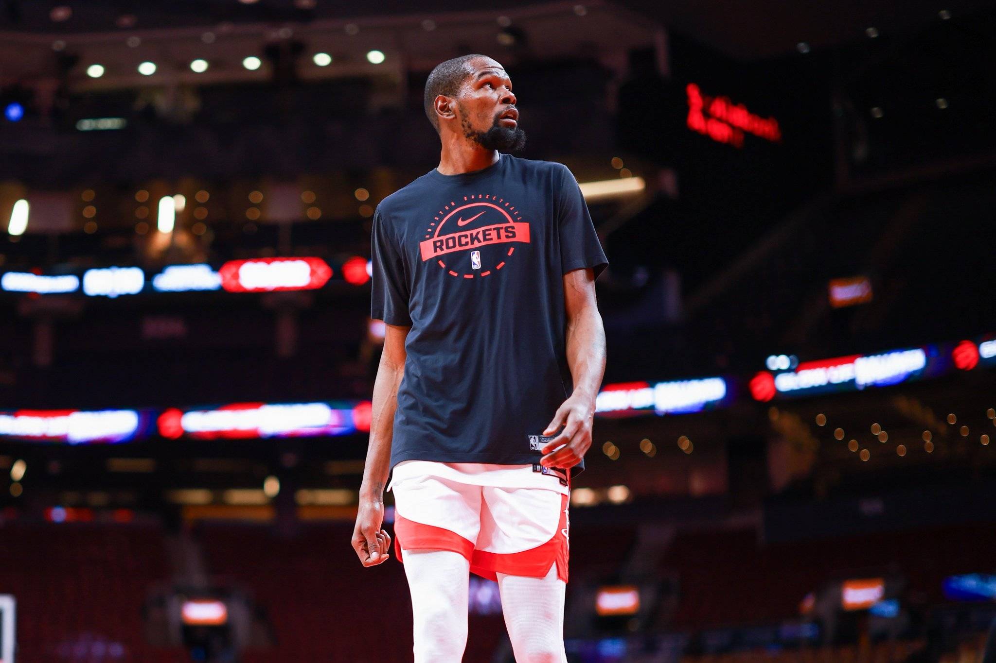 与其说是 与其说是